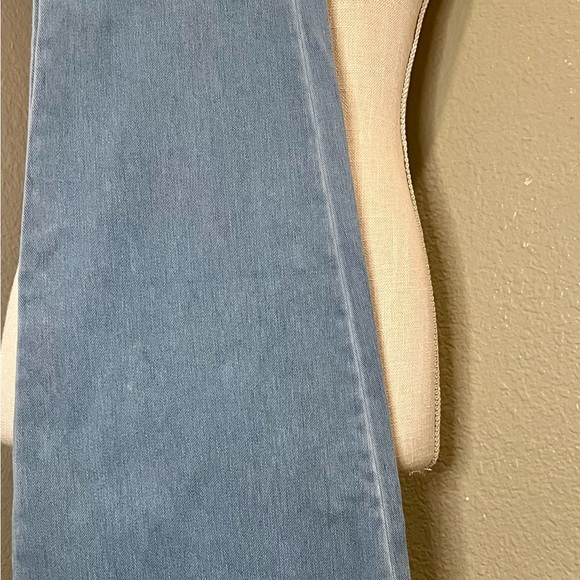 Good American Pull-on Flare Soft Sculpt Light Blue / Indigo Jean - Picture 5 of 5